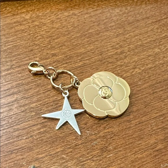 Chanel beauty charm - Picture 1 of 3
